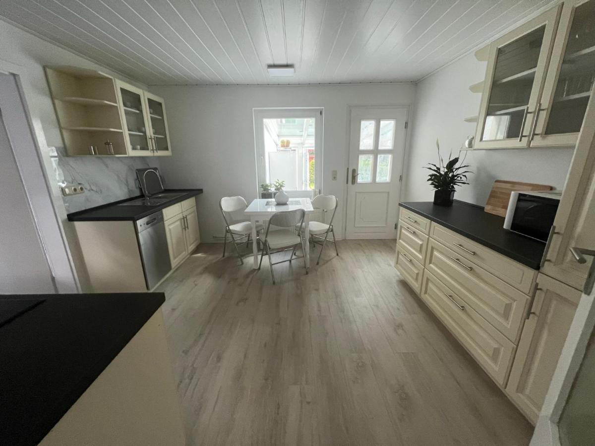 Familienfreundliche Ferienwohnung Mit Wintergarten Badow Exterior photo